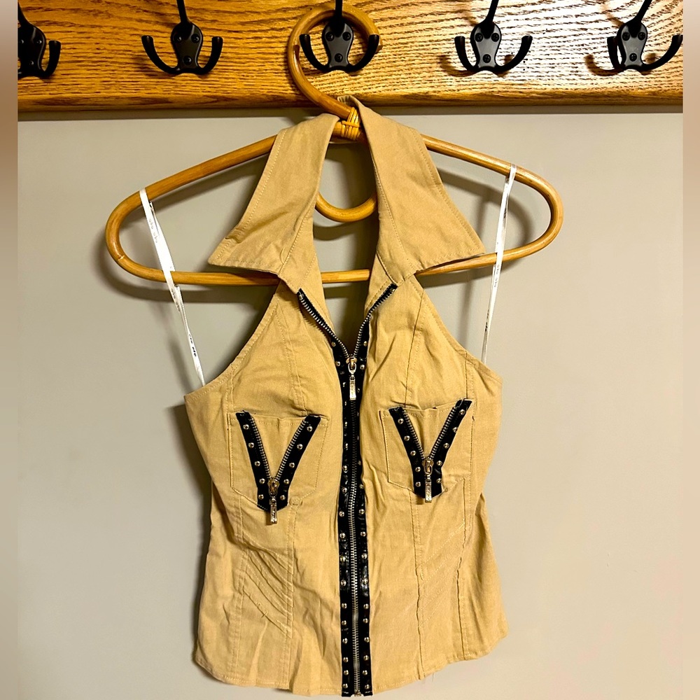 Ole ole collared tank with zipper details